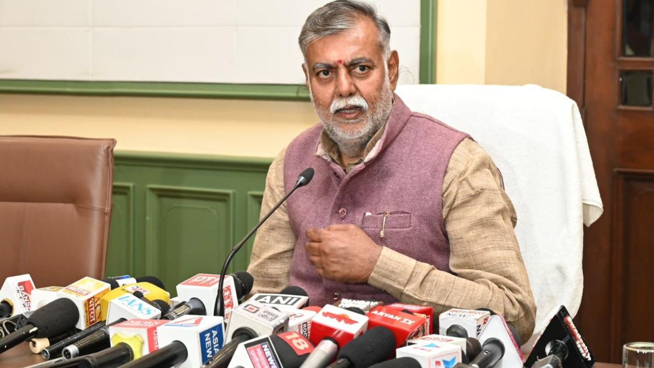 Panchayat and Rural Development and Labor Minister Prahlad Singh Patel held a press conference.