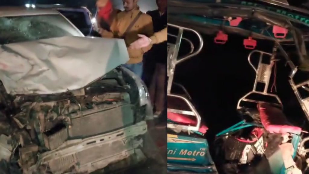An accident occurred in Rewa due to collision between two cars and an e-rickshaw.