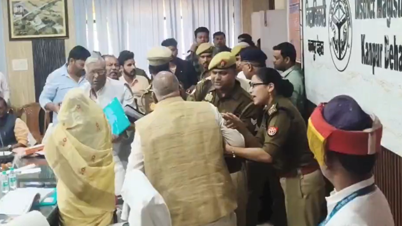 devendra singh bhole anil shukla warsi clash