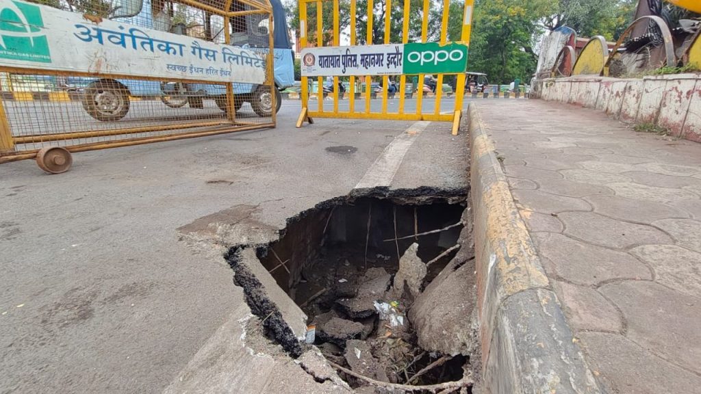 indore shastri bridge rat holes attacks nagar nigam potholes