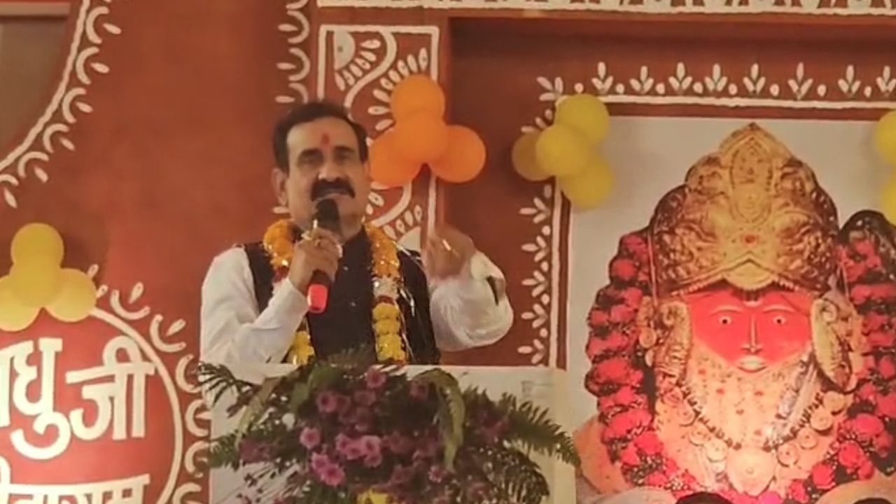 Shivpuri: Former Home Minister Narottam Mishra targeted IAS Santosh Verma.