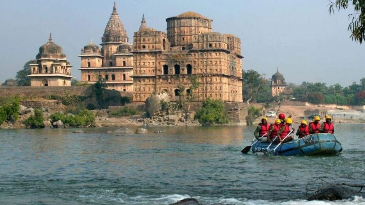You can enjoy river rafting on the Betwa River in Orchha.