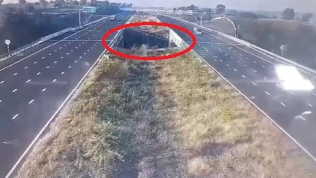 Road accident near Ratlam on Delhi Mumbai Expressway, 5 people died