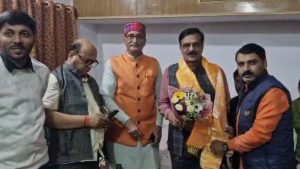 Dr Raghuraj Kishore Tiwari of Rewa became the national president of Akhil Vidyarthi Parishad.