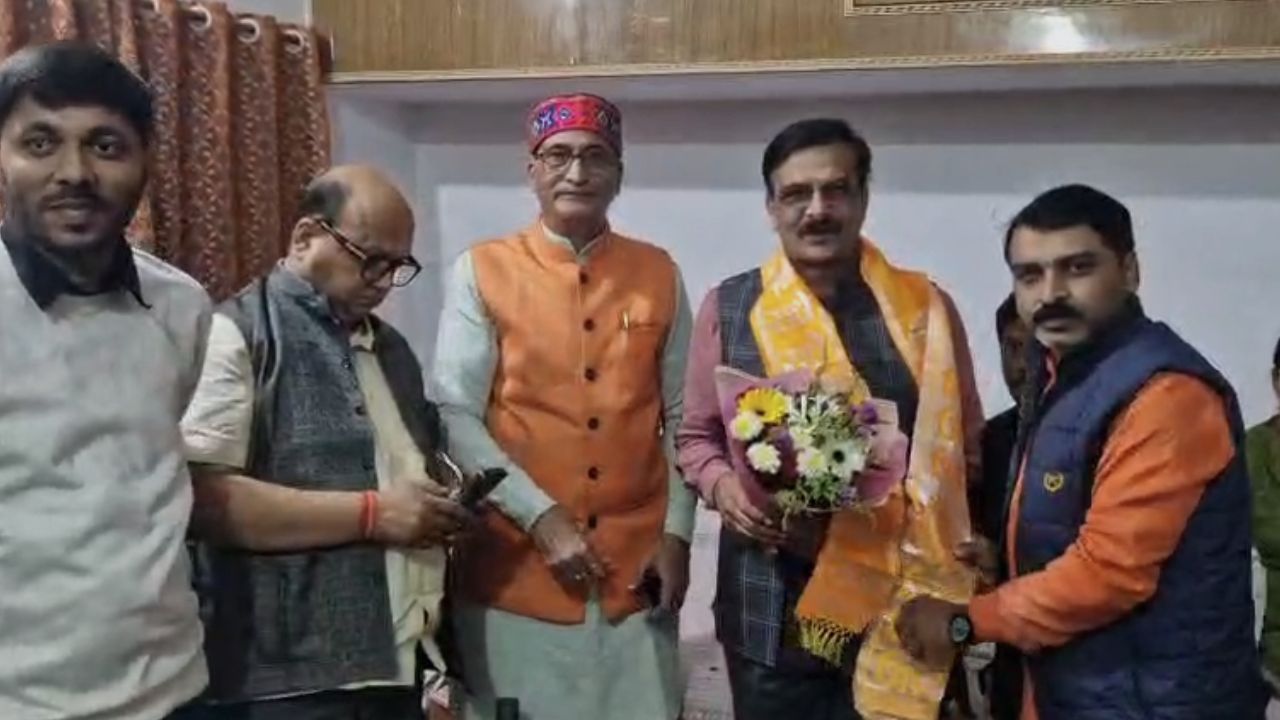 Dr Raghuraj Kishore Tiwari of Rewa became the national president of Akhil Vidyarthi Parishad.