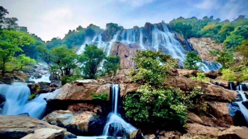Bastar tourist places in winter including Chitrakote waterfall and Kanger Valley