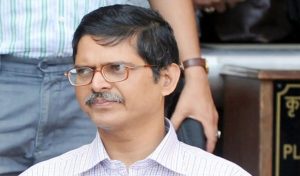 Former IPS Amitabh Thakur arrested by Lucknow Crime Branch at Shahjahanpur Junction