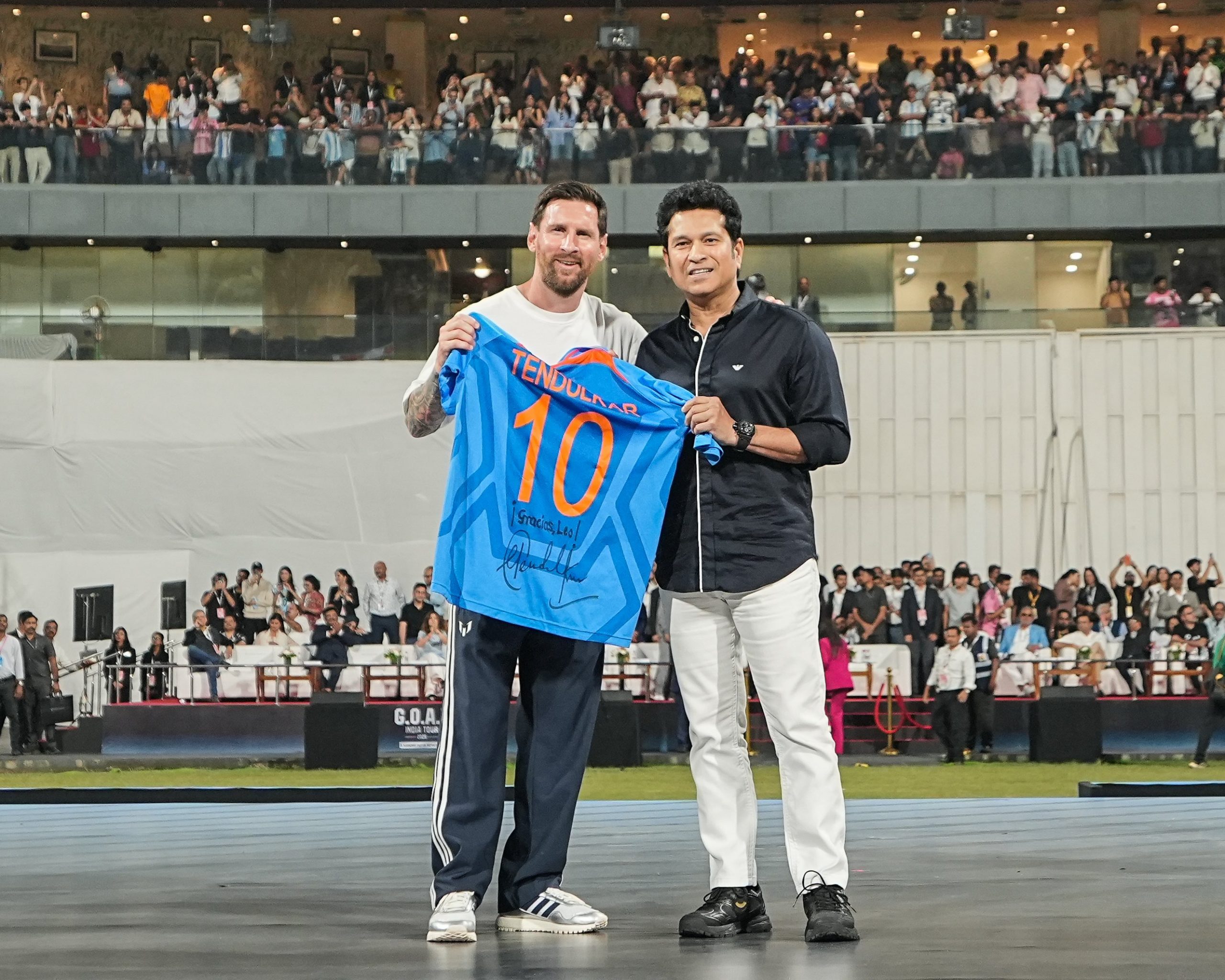 Sachin Tendulkar gifted his jersey to Lionel Messi.