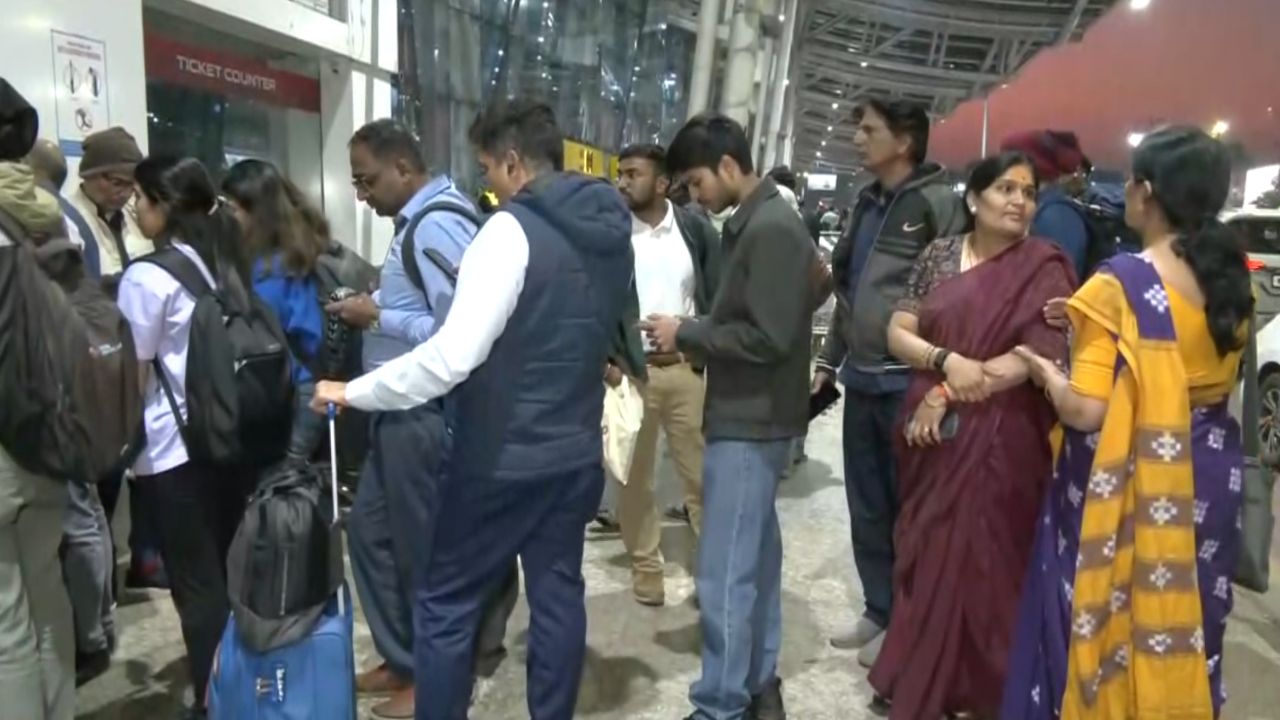Indigo Crisis: Long queues at Indore airport after mass cancellations