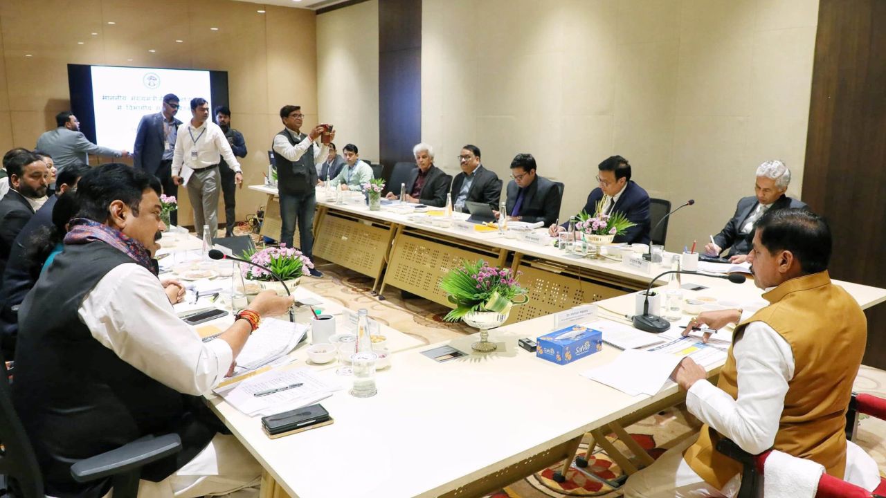 The Chief Minister held a review meeting of several departments in Khajuraho.