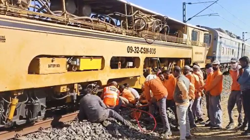 After the engine collision in Neemuch, railway employees were busy in repair work.