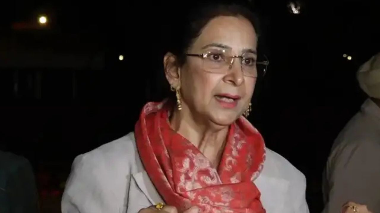 Navjot Kaur was expelled from the party by Congress.