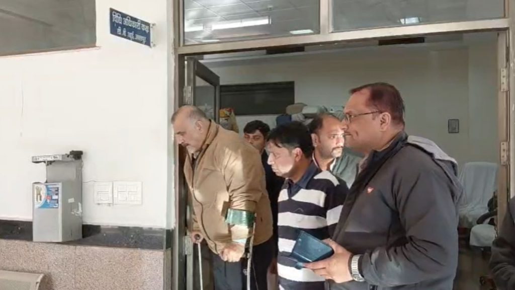 CBI officials taking the accused to Jabalpur.