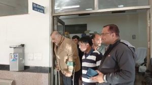 CBI officials taking the accused to Jabalpur.