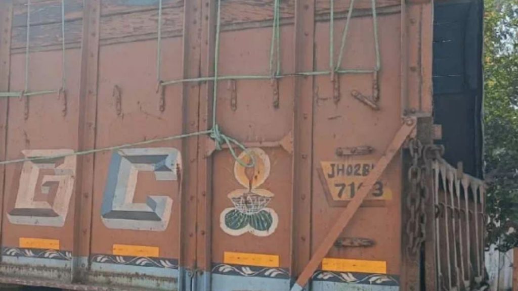 A truck loaded with ganja worth Rs 2 crore was caught in MP.