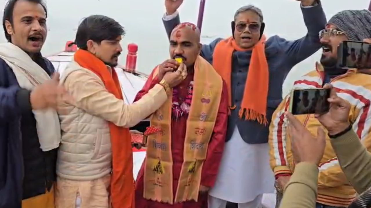 Asad Khan of Sagar left Islam and renounced Atharva.