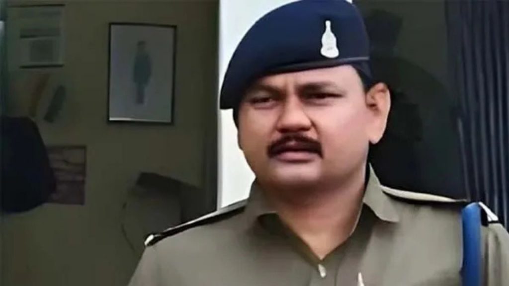 Dismissed constable Arvind Kumar Mendhe has been dismissed.