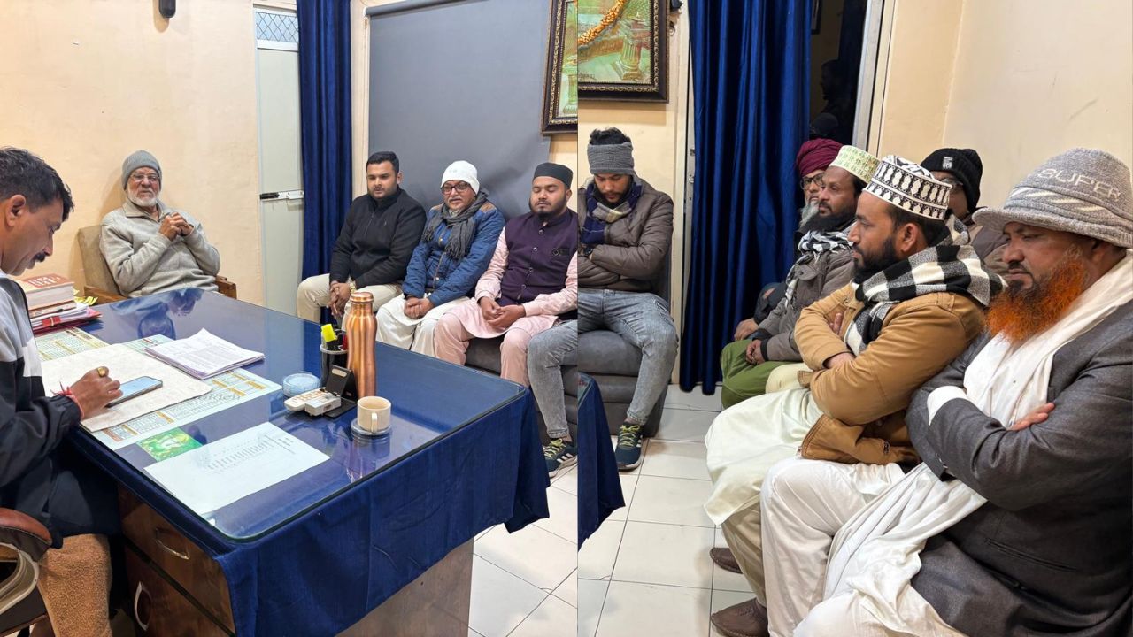 After the holy religious book was burnt in Ratlam, people of the Muslim community lodged a complaint in the police station.