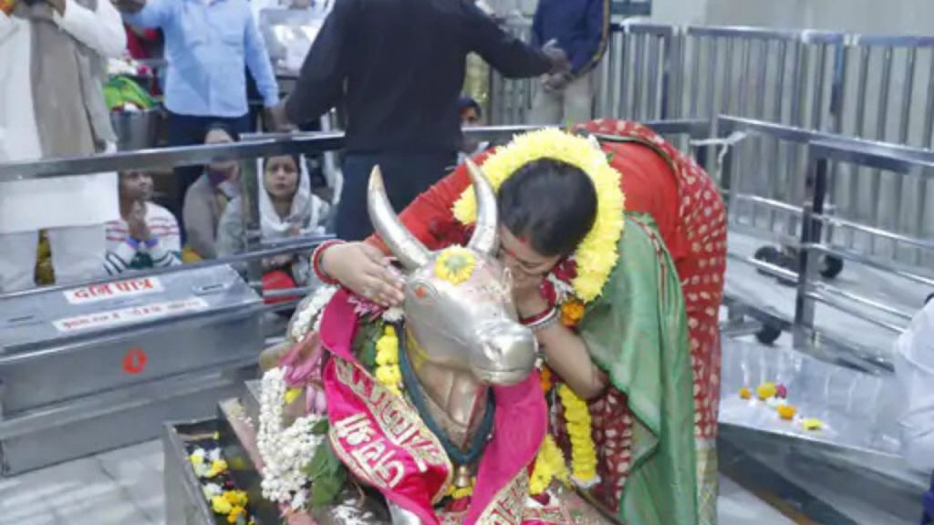 Former Union Minister Smriti Irani visited Baba Mahakal.