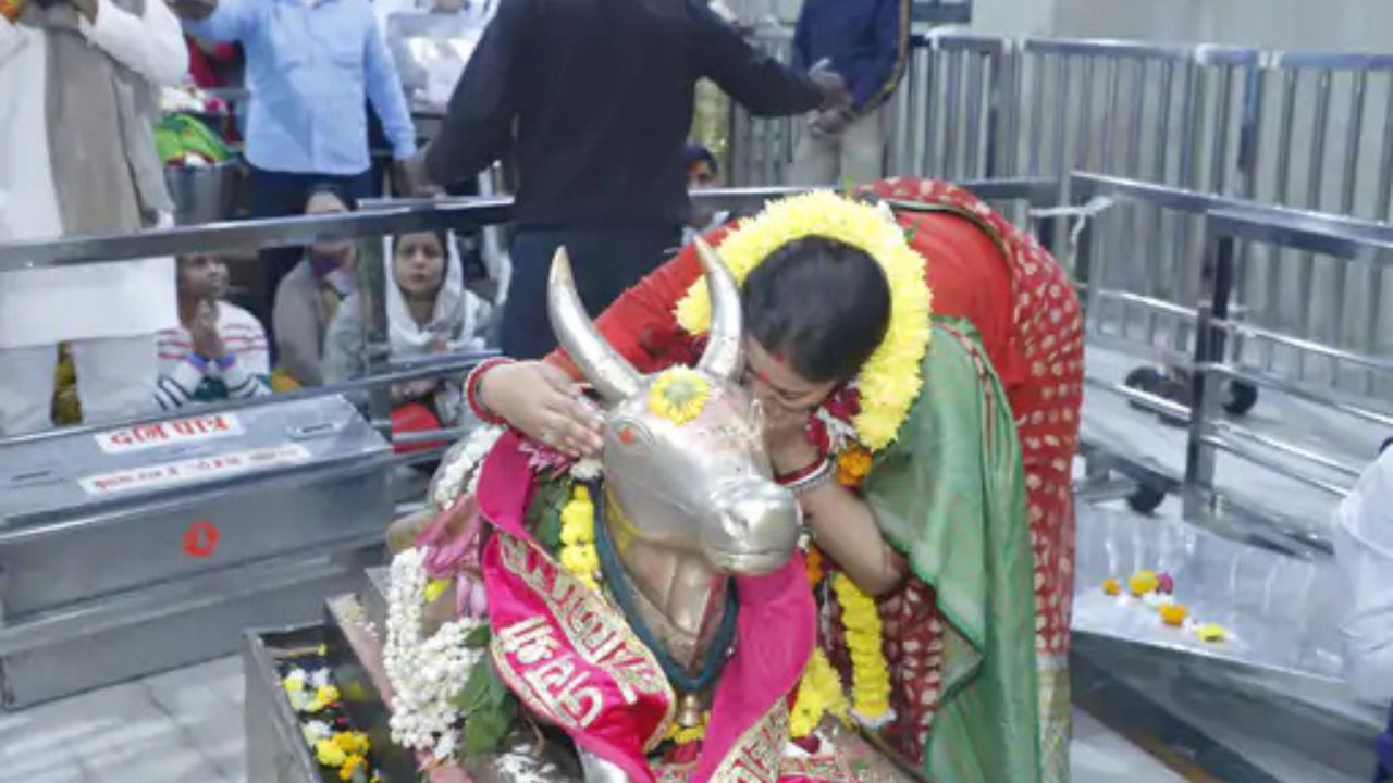 Former Union Minister Smriti Irani visited Baba Mahakal.
