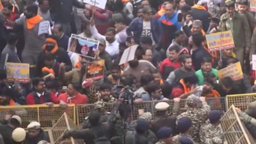 VHP protest in front of bangladesh high commission