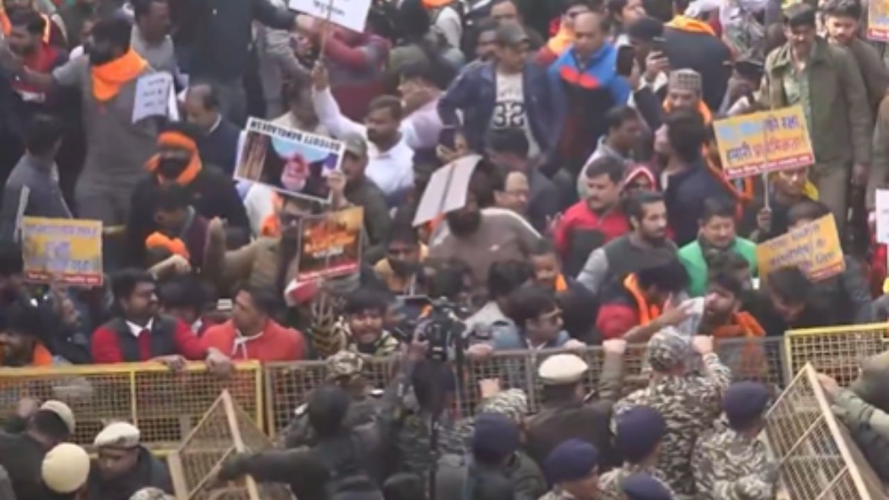 VHP protest in front of bangladesh high commission