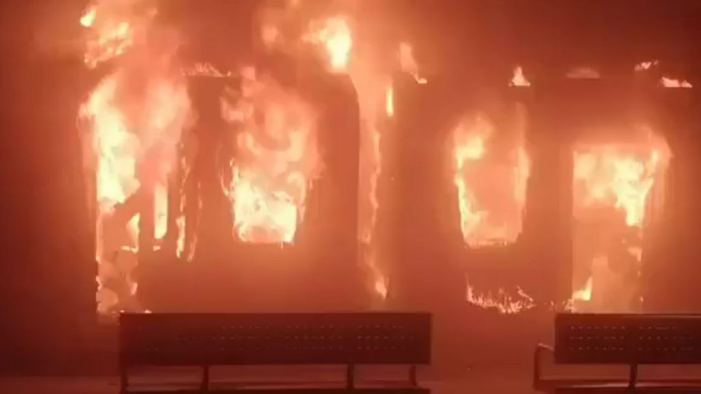 A fire broke out in the Tata Ernakulam Express train, killing one person.