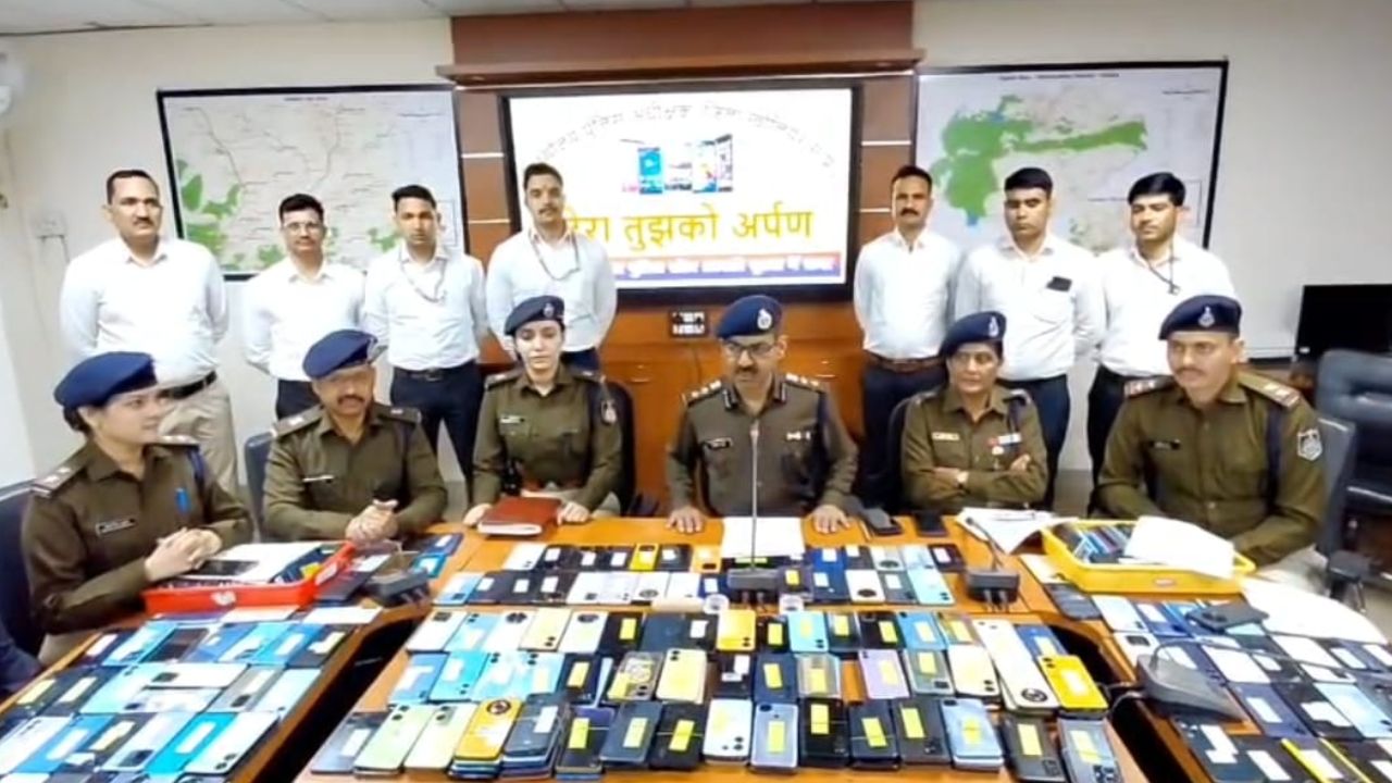 Gwalior police recovered mobile phones worth Rs 1.82 lakh in December under the 'Tera Tujhko Arpan' campaign.