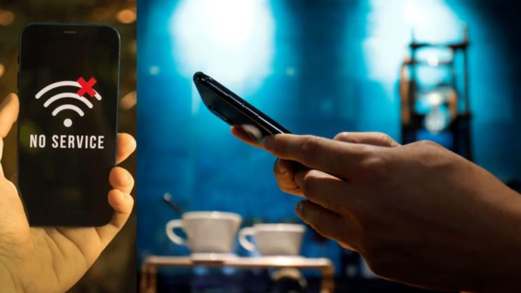 In Mohammadgarh village of Vidisha district, there is a problem with mobile network connectivity, and 50 families have left the village in the last three years.