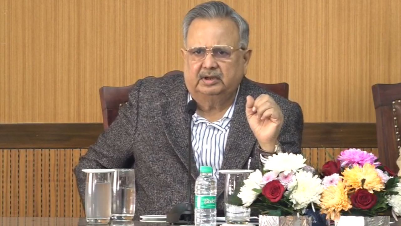 chhattisgarh vidhansabha winter session speaker raman singh said We are moving towards paperless technology