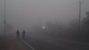 The temperature dropped to 5.4 degrees Celsius in Rajgarh and Pachmarhi, and an orange alert for fog has been issued for 12 cities.