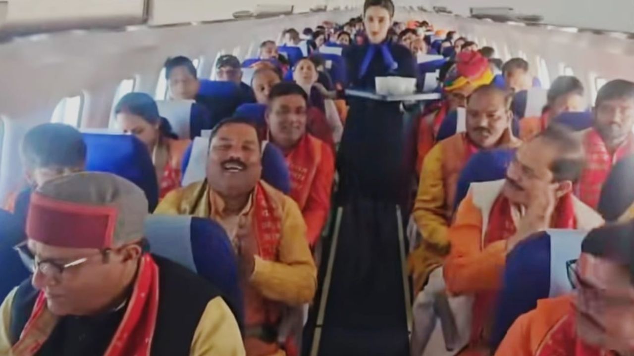 60 devotees recited Sundarkand in the plane