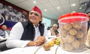 Akhilesh Yadav Bati Chokha Party