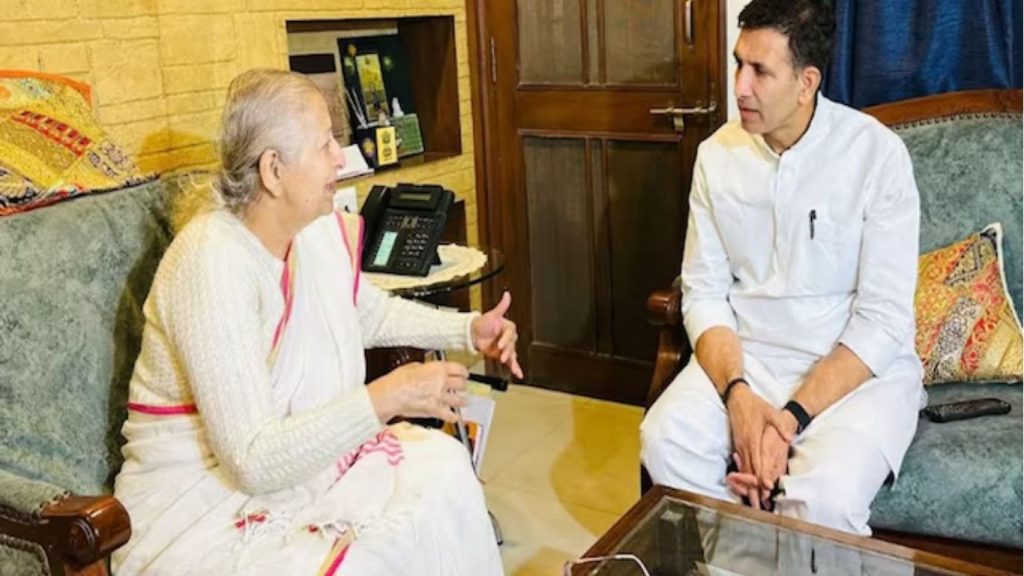 Jitu Patwari and Sumitra Mahajan met