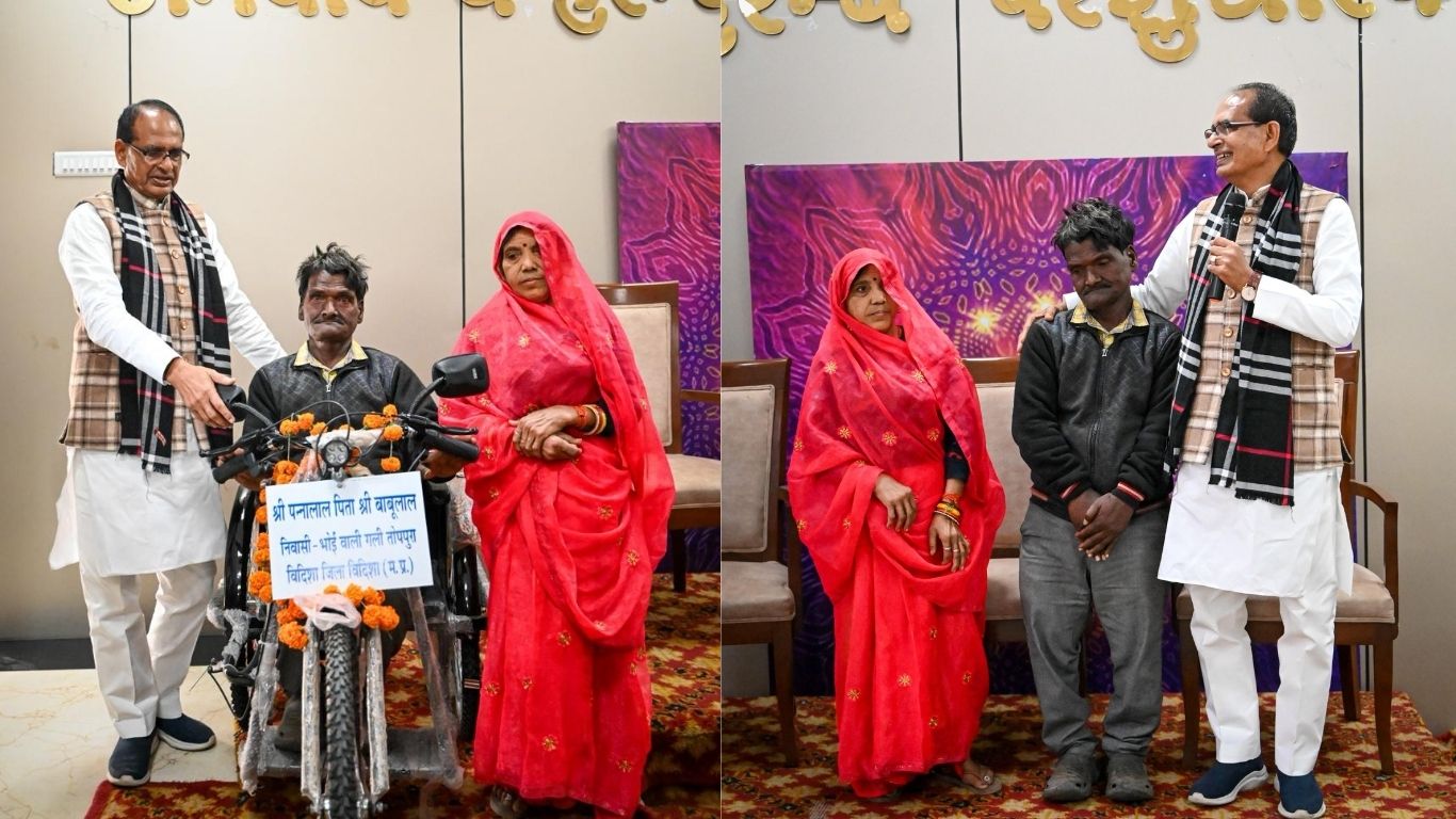 Shivraj Singh Chouhan gifted a tricycle to a disabled person.