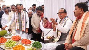 Shivraj Singh Chouhan participated in the farmers' fair.