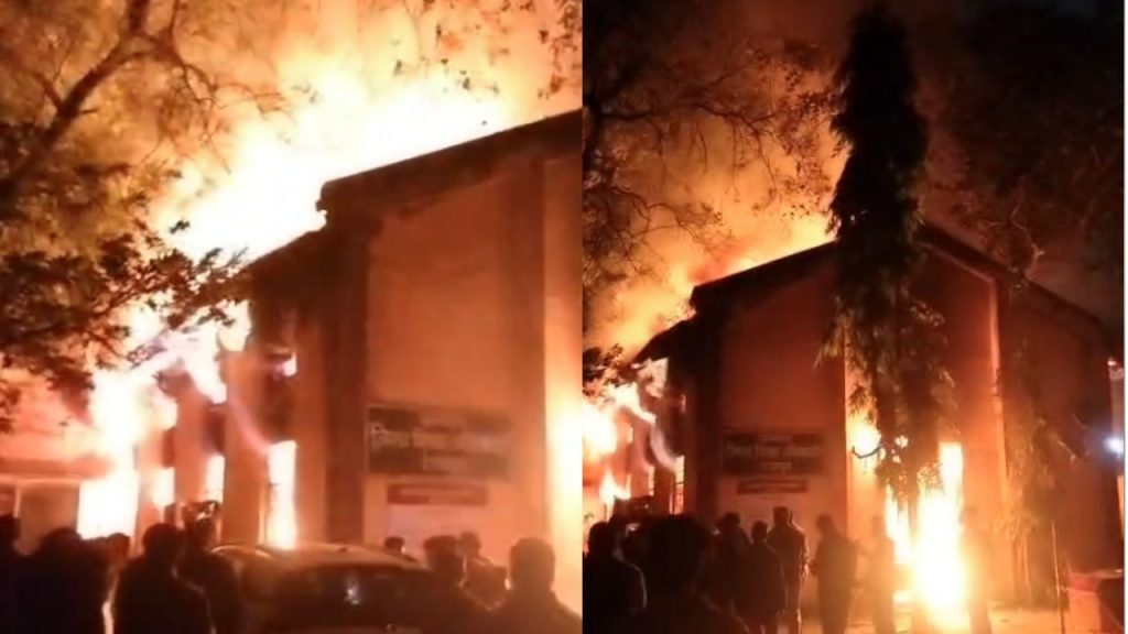 A massive fire broke out in the office of the District Education Officer in Raipur.