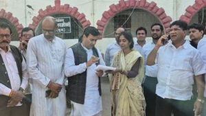 Congress leaders submitted a memorandum.