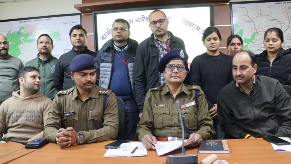 Gang involved in buying and selling of mule bank accounts busted