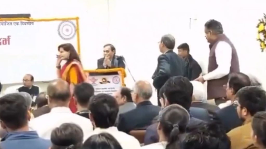 During the program, Vice Chancellor Alok Chakrawal misbehaved with the writer from the stage itself.