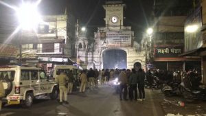 After the dispute in Jabalpur, a large number of police forces reached the spot.