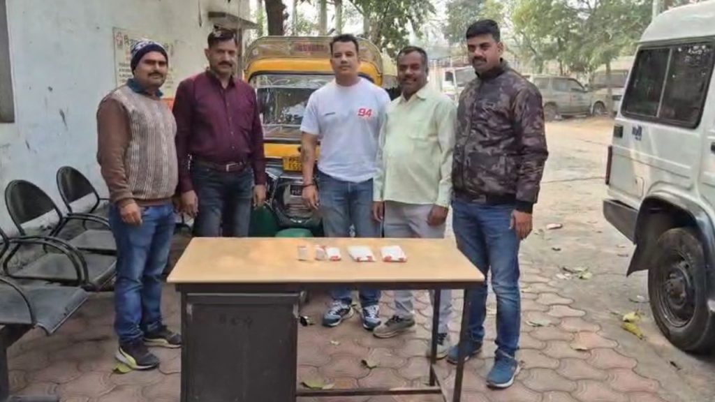 Salman and Shahrukh were caught selling MD drugs in Bhopal.