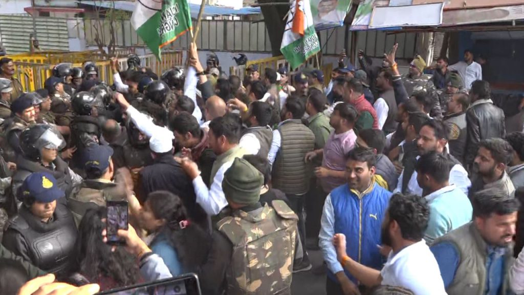 During the protest in Bhopal, scuffles were seen between the police and Congress workers.
