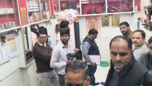 In Rewa, the GST team raided the shop of a bullion trader.