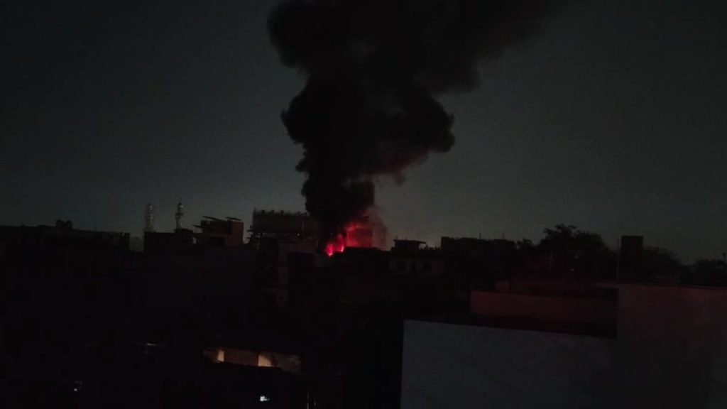 A fire broke out at the Bhilai fruit market, destroying goods worth millions.