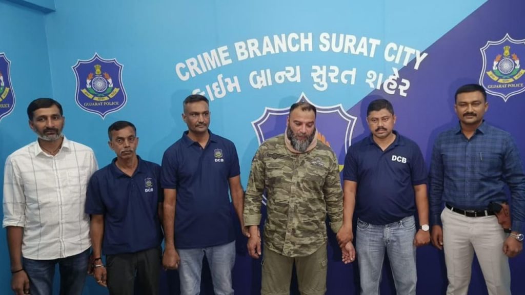 Raju Irani, the leader of the Irani gang, was brought from Surat to Bhopal.