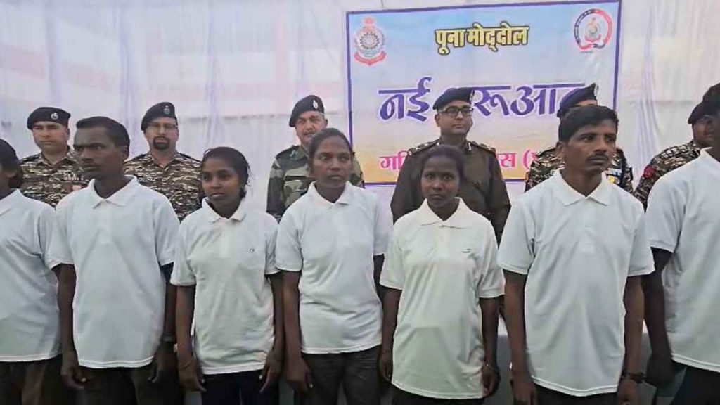 gariaband_9_naxalites_surrender