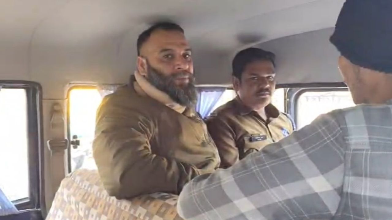 A major revelation in police questioning: Raju Irani had traveled from Bhopal to Surat by train.