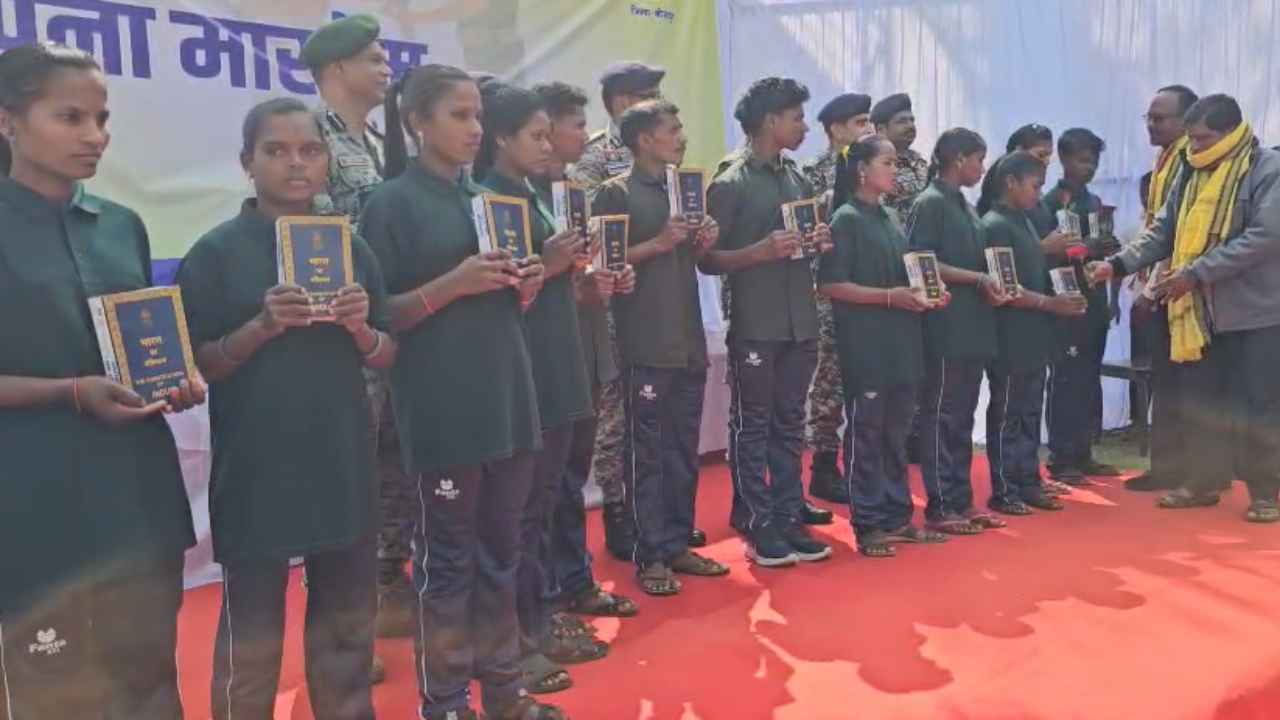 12_naxalites_surrender