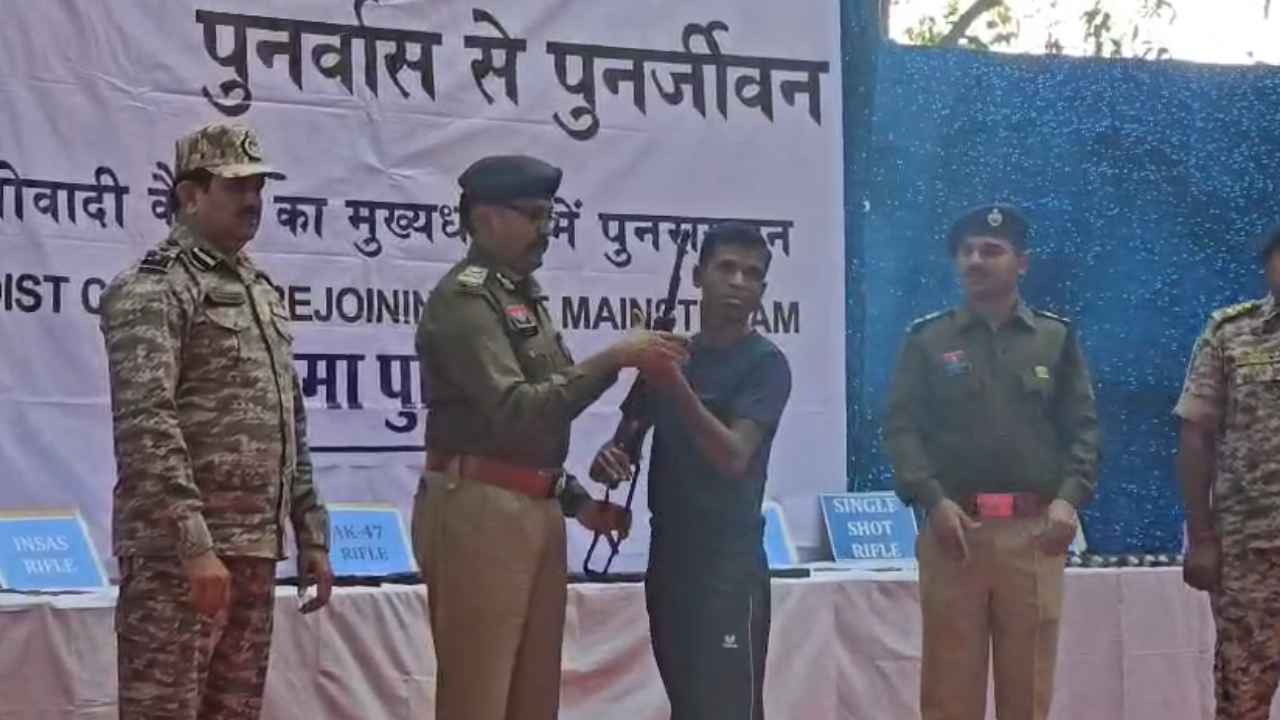 51_naxalites_surrender